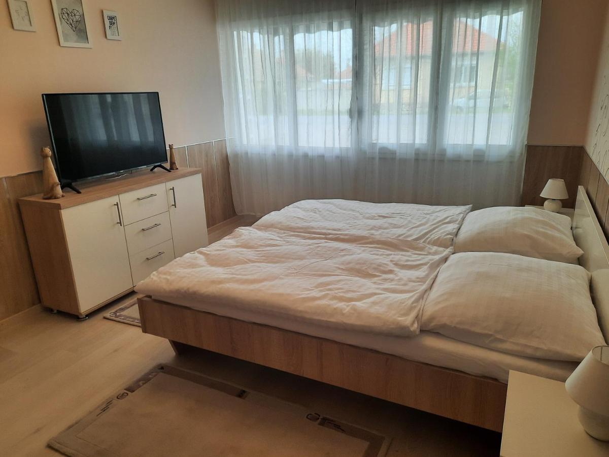 NagykátaFenyo Apartmanアパートメント エクステリア 写真