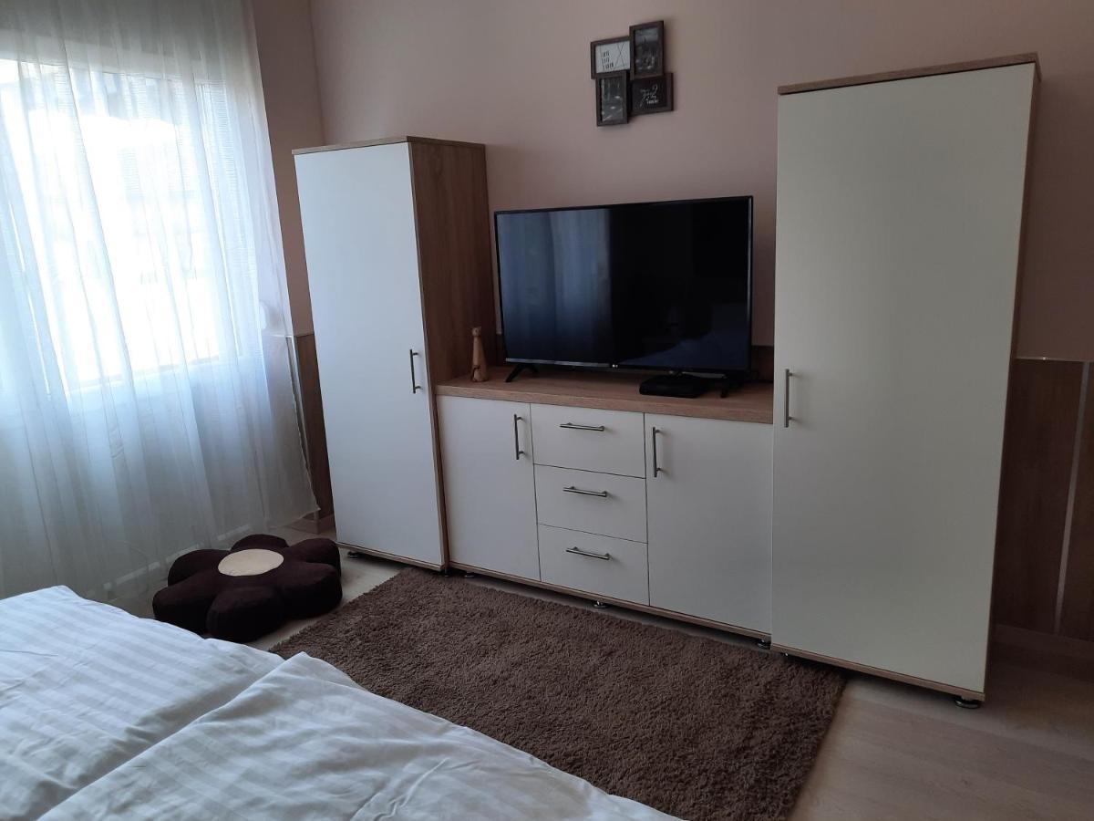 NagykátaFenyo Apartmanアパートメント エクステリア 写真